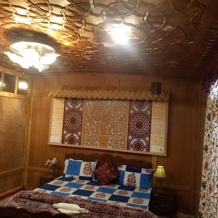 مبيت وإفطار Srīnagar House Boat New Manora المظهر الخارجي الصورة