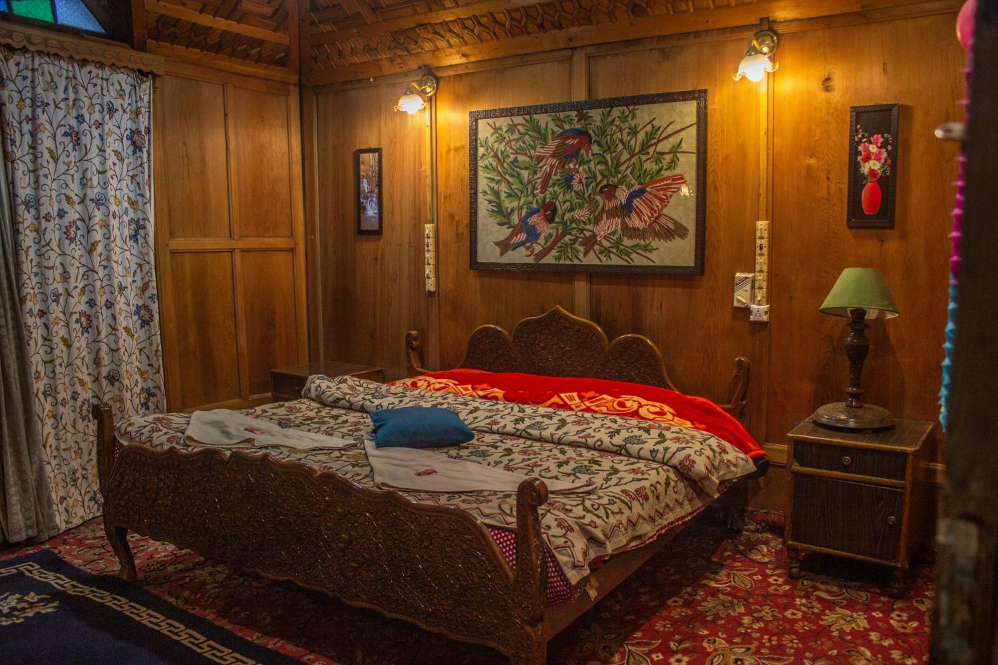 مبيت وإفطار Srīnagar House Boat New Manora المظهر الخارجي الصورة