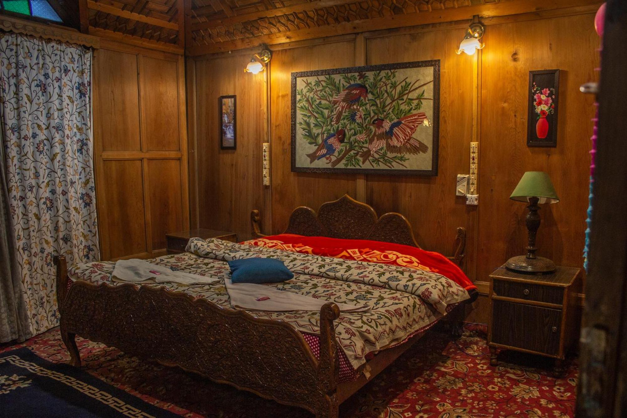 مبيت وإفطار Srīnagar House Boat New Manora المظهر الخارجي الصورة
