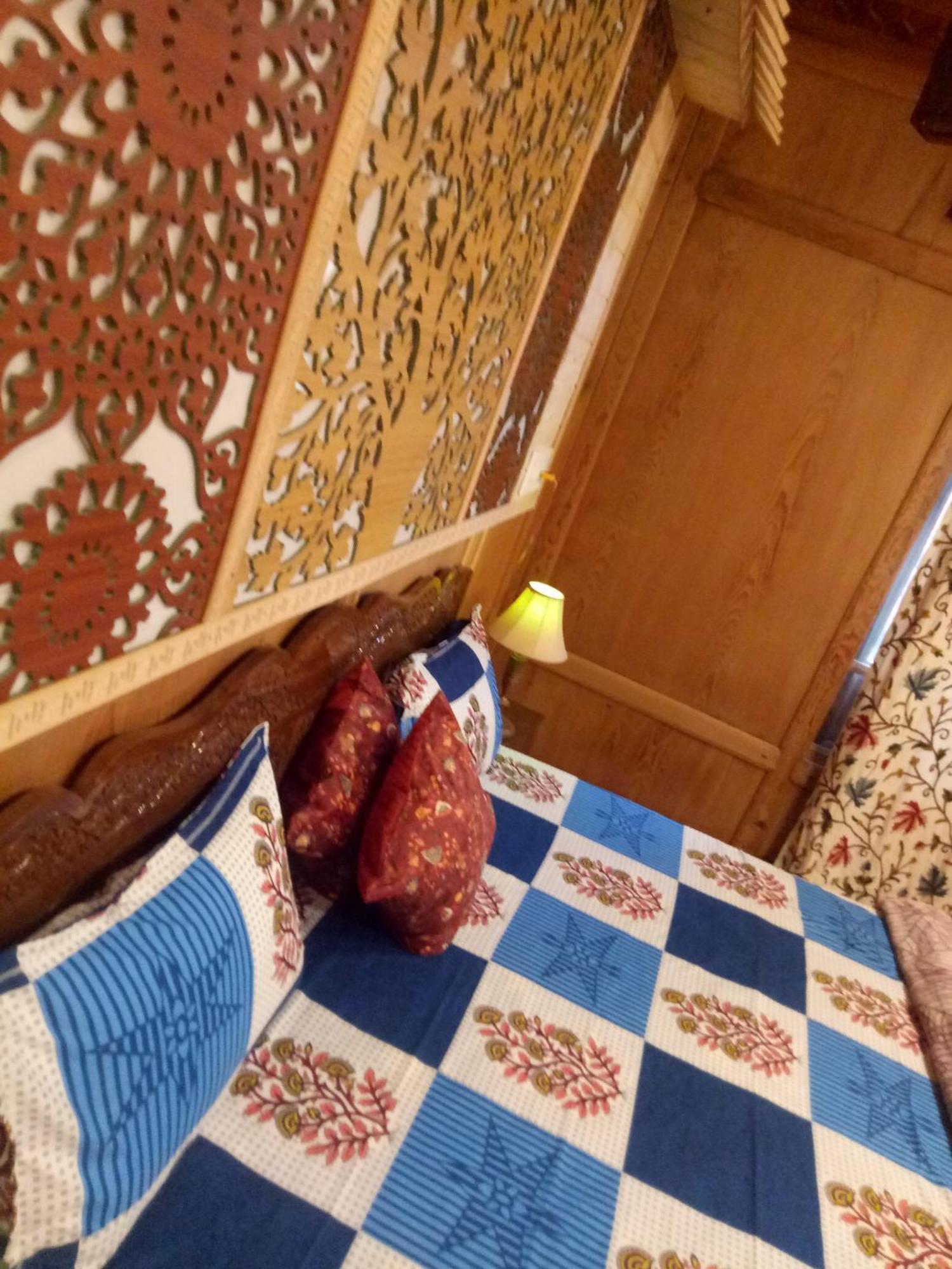مبيت وإفطار Srīnagar House Boat New Manora المظهر الخارجي الصورة
