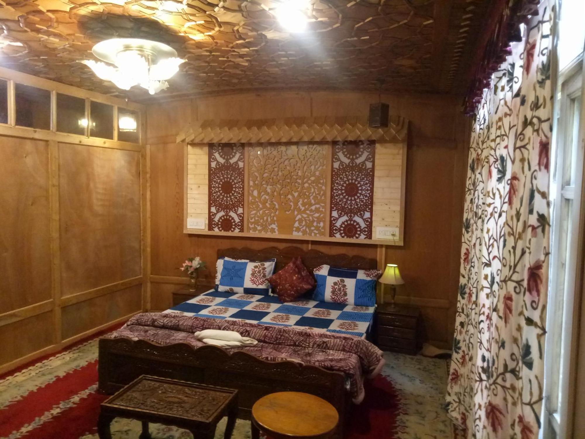 مبيت وإفطار Srīnagar House Boat New Manora المظهر الخارجي الصورة