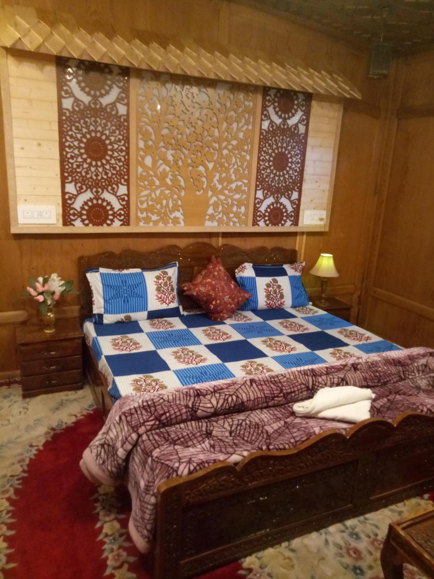 مبيت وإفطار Srīnagar House Boat New Manora المظهر الخارجي الصورة