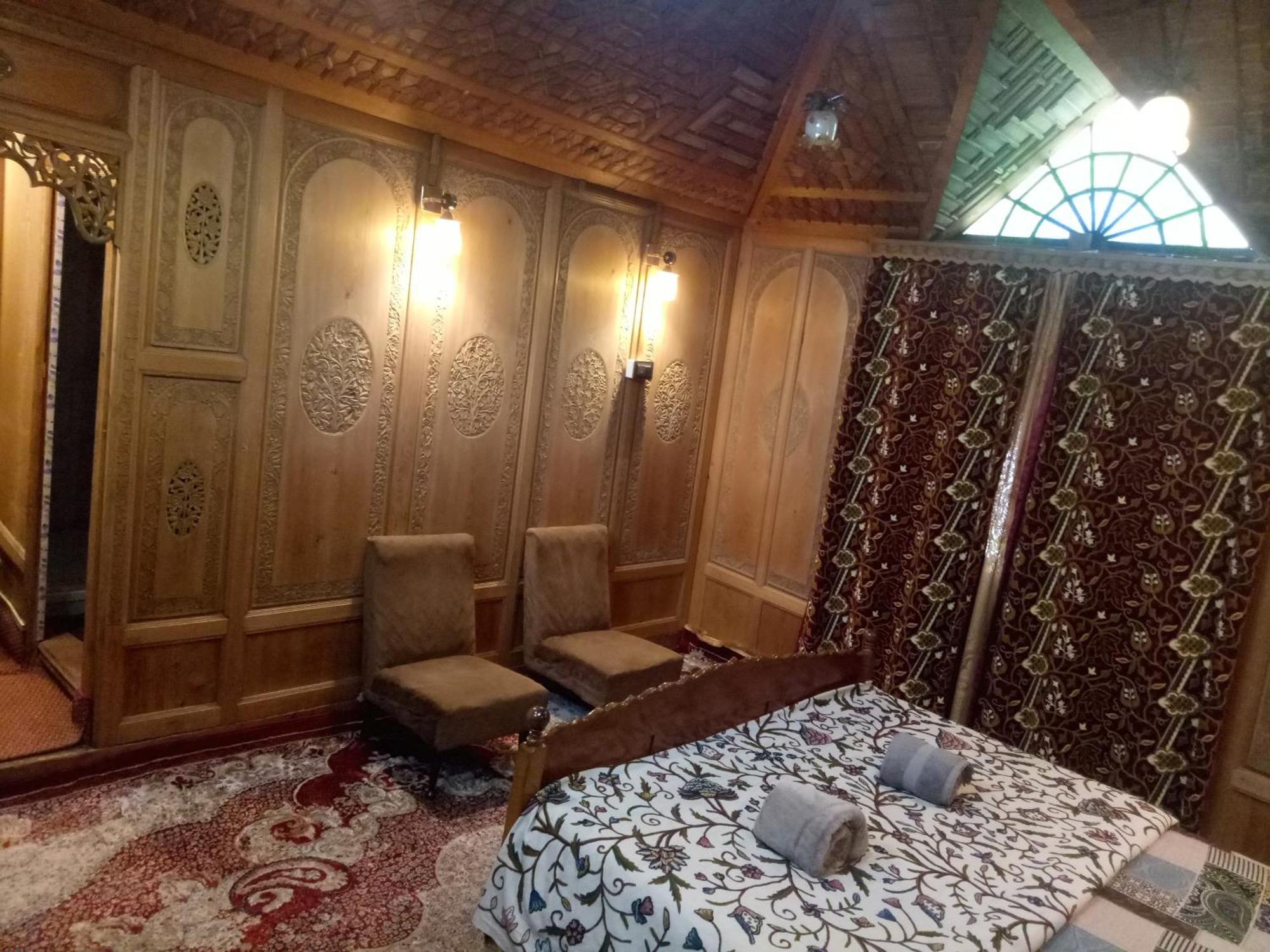 مبيت وإفطار Srīnagar House Boat New Manora المظهر الخارجي الصورة