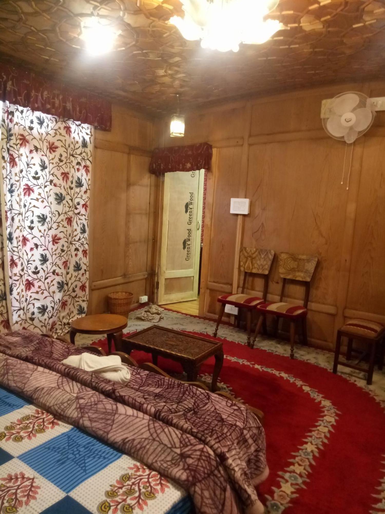 مبيت وإفطار Srīnagar House Boat New Manora المظهر الخارجي الصورة