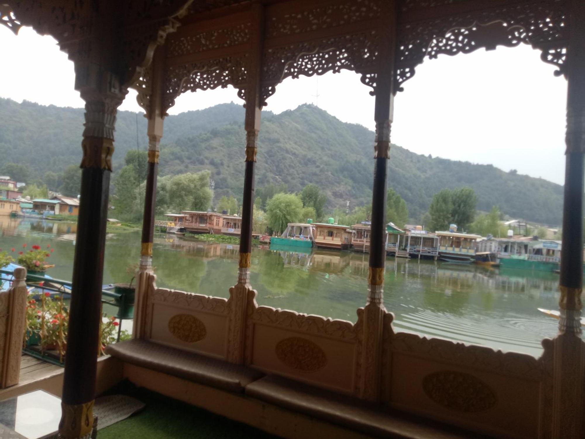 مبيت وإفطار Srīnagar House Boat New Manora المظهر الخارجي الصورة