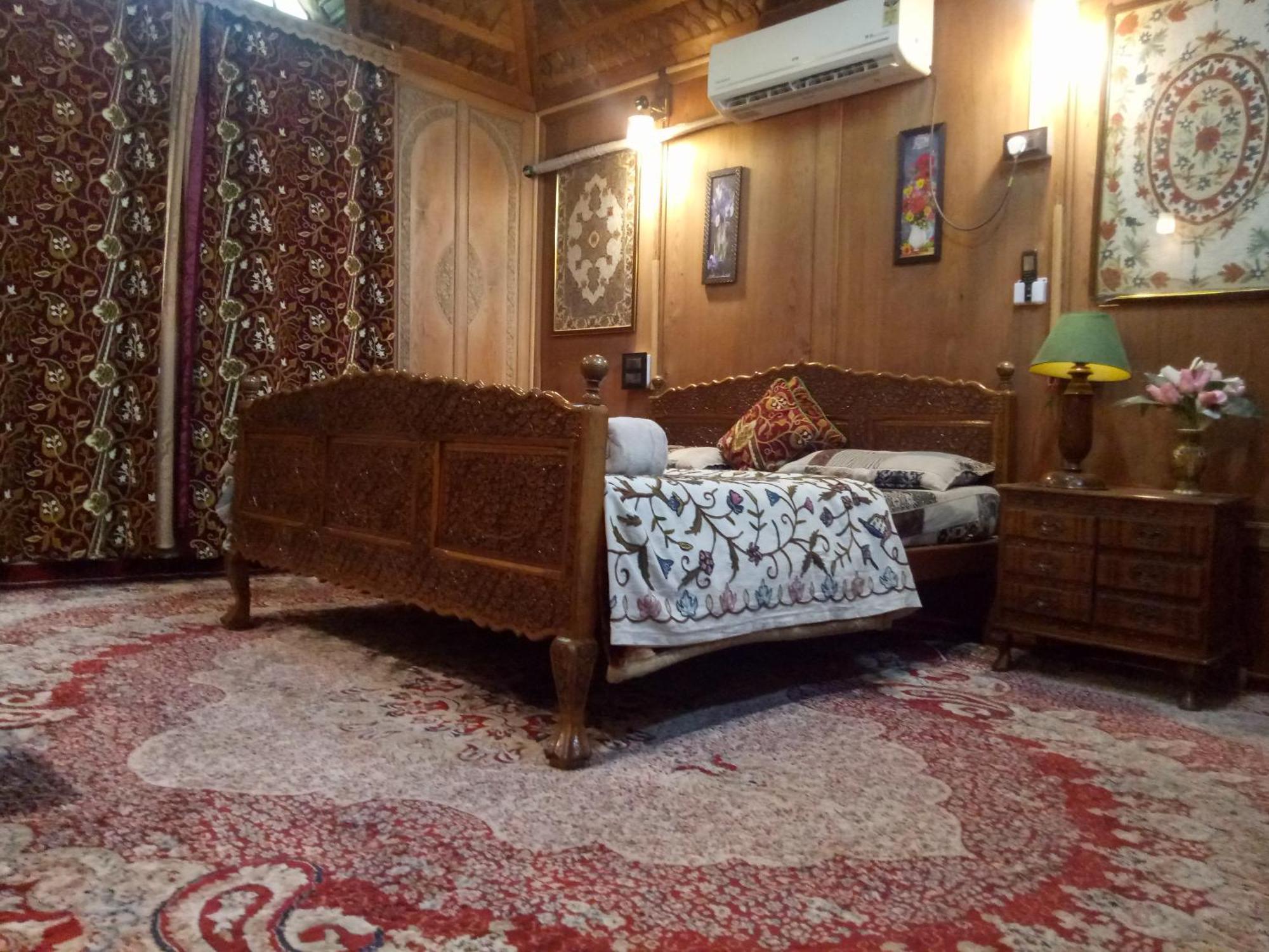 مبيت وإفطار Srīnagar House Boat New Manora المظهر الخارجي الصورة