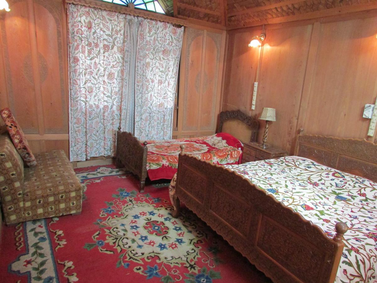 مبيت وإفطار Srīnagar House Boat New Manora المظهر الخارجي الصورة