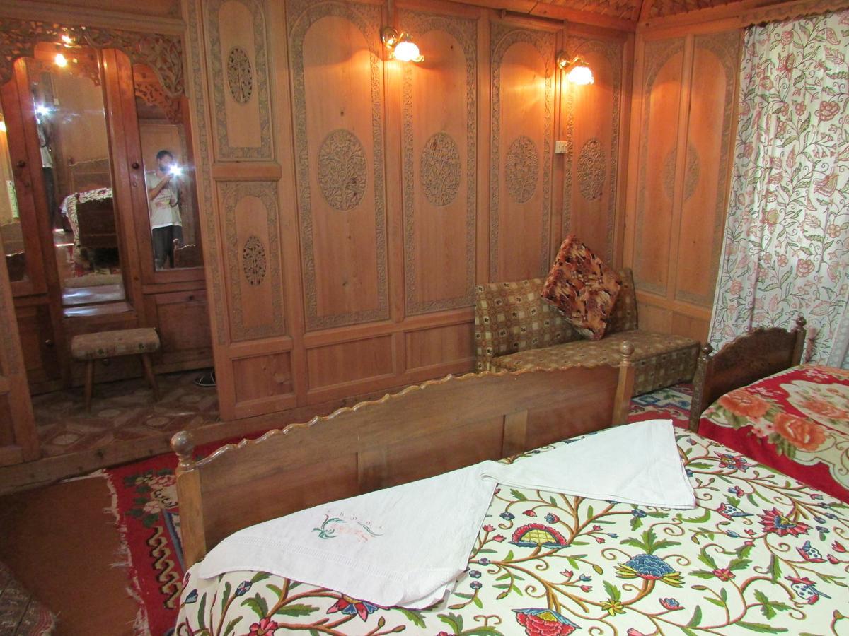 مبيت وإفطار Srīnagar House Boat New Manora المظهر الخارجي الصورة